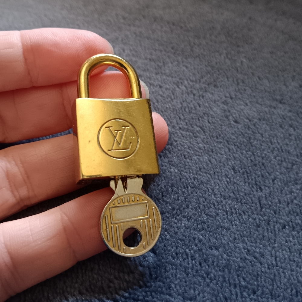 Louis Vuitton  vintageLock and Key #223 - Picture 7 of 7